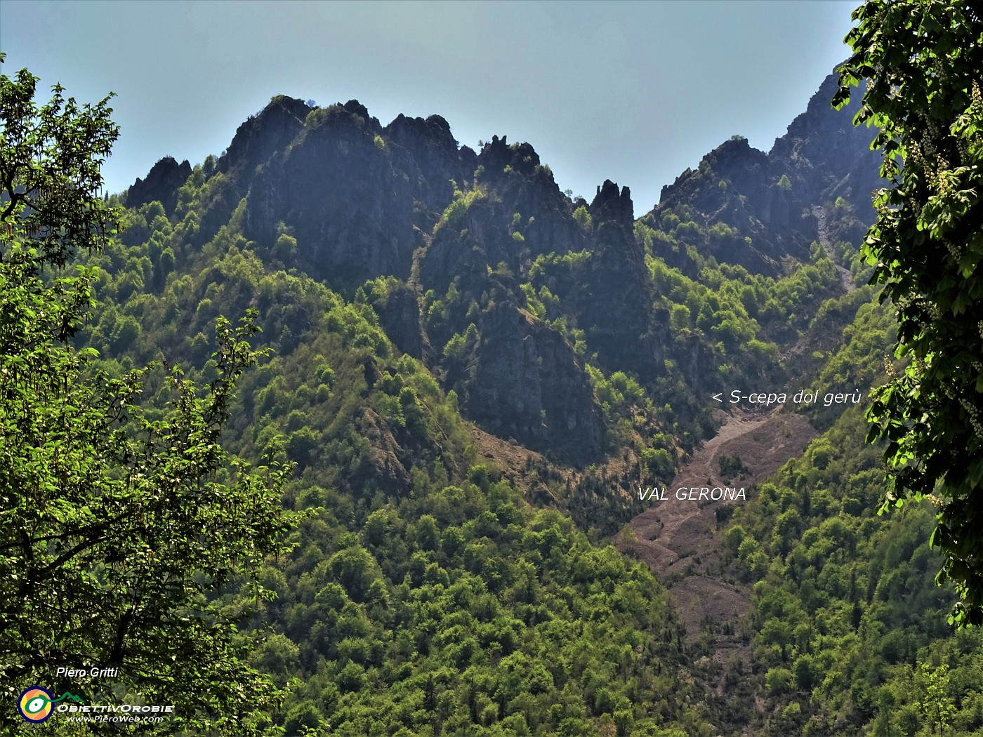 50 Dalla Madonna del Frassino zoom verso la Val Gerona che sto per salire.JPG -                                